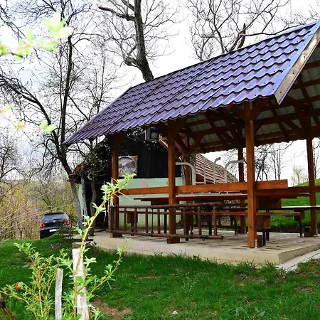 La Sălaşul Fermecat în Cheile Carasului *