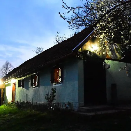 La Sălaşul Fermecat în Cheile Carasului Cabană *