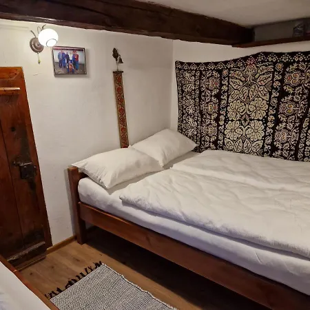 Cabană La Sălaşul Fermecat în Cheile Carasului