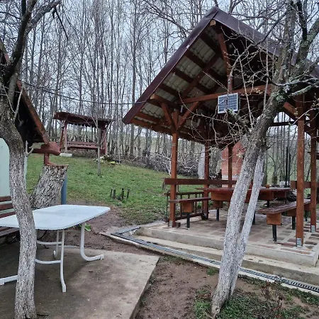 Cabană La Sălaşul Fermecat în Cheile Carasului