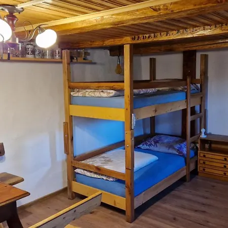 La Sălaşul Fermecat în Cheile Carasului Cabană Iabalcea