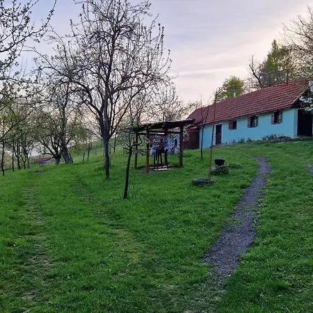 La Sălaşul Fermecat în Cheile Carasului Cabană Iabalcea