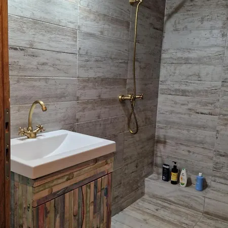 La Sălaşul Fermecat în Cheile Carasului Cabană *